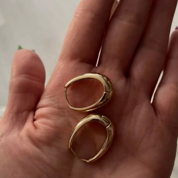 OVAL SNAP CLOSE GOLD IRREGULAR HOOPS - Picture 4 of 5